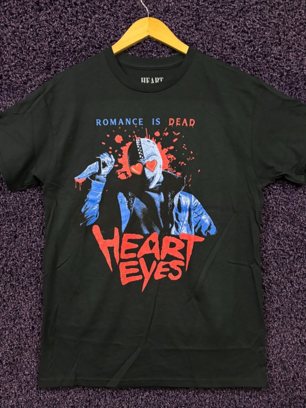 Heart Eyes Tagline Romance is Dead Slasher Film T-Shirt M